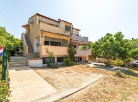 Stunning Apartment In Potocnica, hotel a Borovići