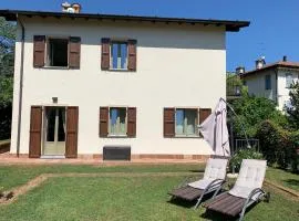 La Bolvedrina - Tranquil Garden Apartment 200mt to Lake and services