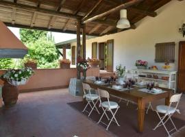 Villa Ines with pool and Jacuzzi hot tube、テッラヌオーヴァ・ブラッチョリーニのホテル