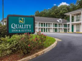 Quality Inn & Suites Greensboro near Lake Oconee, hotel com piscina em Turnwold