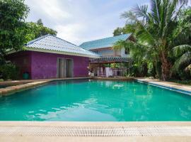 OYO 384 Ban Sabaidee، فندق في Ban Maen