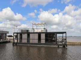 Houseboat with sauna & fantastic view Offingawier