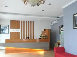 Place2Stay @ RH Plaza Hotel