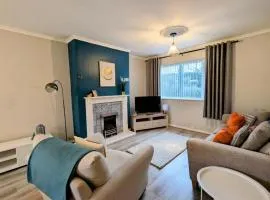 4Bed House with Garden & Parking, Perfect for Contractors