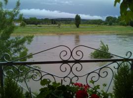 Riverside Home Cottage, B&B di Trèbes