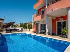 3 Bedroom Beautiful Apartment In Solin