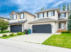 Valley Villa Spacious 5BD Getaway! Sleep 12, 1hr to Banff, 40 Mins Canmore, 5 mins to WinSport & Olympic park
