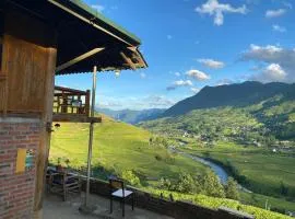 Pham's House - Homestay & Cafe