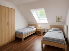 MODERN, VOLLAUSGESTATTET, GROßER PARKPLATZ, 6 ZIMMER