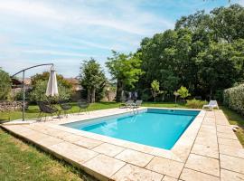 Villa spacieuse avec piscine privée, Hotel in Saint-Bauzille-de-Putois