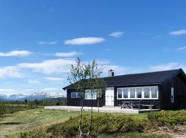 Nature-Close Cabin In Tranquil Mountain Area, hotell sihtkohas Ulnes