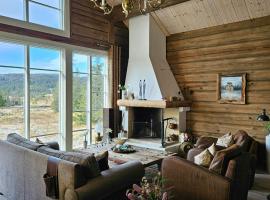 Timber Cabin With Mountain Views In Synnfjellet, hotel en Skartlia