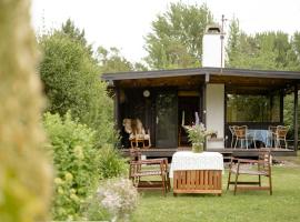 Unique House Surrounded By Willow Trees, hotel a Yderby
