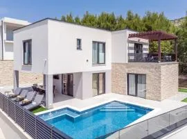 Villa Nina - heated pool - near Omiš