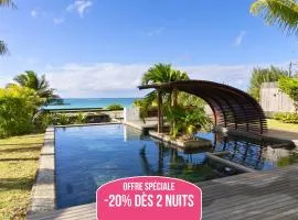 Ideal for Couples & honeymooners - Groups of friends - Mauritians - SEA VIEW - Private beach - Pool - Free parking - Coin de Mire View - Air conditionner