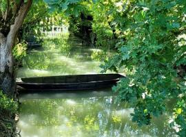 La chaume du marais poitevin avec barque green venice with boat, apartamento en Sansais