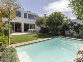 Contemporary Restelo Pool Haven