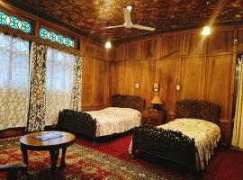 Bambri Palace, hotel di Jāmb