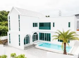 Montrio Pool Villa Pattaya, Thailand