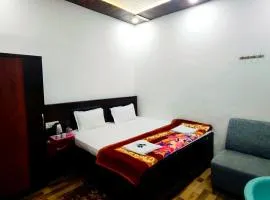 Hotel The Hanuman Ji Palace Near RamJanambhoomi Temple -Restaurant and Parking Facilities