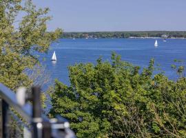 Stylish Apartment by the Lake with Balcony in Zegrze by Noclegi Renters, hotel in Zegrze