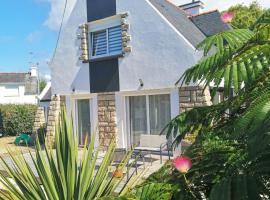 Family House Near Mousterlin Beaches、フエナンのホテル