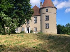 Château de Blot, hotel em Blot-lʼÉglise