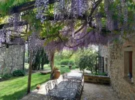 Restored Country Estate Between Tuscany And Umbria