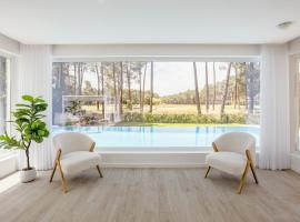 Aroeira Modern Grand Villa With Pool by Homing, hotel en Aroeira