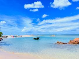 Lima Blue Private Beach Apartment, hotel en Trincomalee