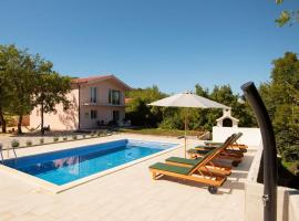 Holiday house Elizabeta near Imotski, private pool, hotel a Grubine