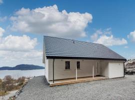 4 Bedroom Amazing Home In Skånevik, Hotel in Skånevik