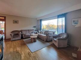 Amazing Home In Hatlestrand With Wifi, hotel u gradu Ølve