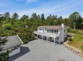 Stunning Home In Fjell With Wifi