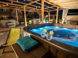 Old Tree Village & Restaurant，位于奥斯威辛的酒店