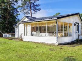 1 Bedroom Cozy Home In Åhus، فندق في آهوس