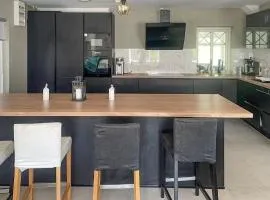 3 Bedroom Beautiful Home In Vintrie