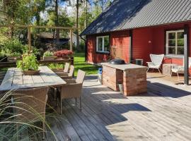 Lovely Home In Höllviken With Kitchen, Hotel in Höllviken