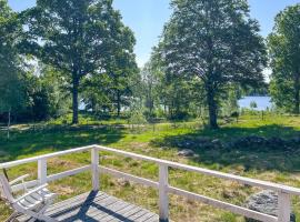 Awesome Home In Lidhult With Lake View: Lidhult şehrinde bir otel