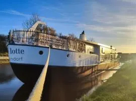 8 Personen Hausboot mit Hot Tub, Sauna, Kaminofen, Klimaanlage, Lounge, Sonnendeck und Garten mit Buddelschiff direkt hinterm Deich in Otterndorf