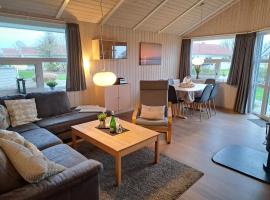 6 Personen Ferienhaus mit Sauna, Whirlpool, Kaminofen und Kanu in 2. Rheie zum See in Otterndorf, ξενοδοχείο σε Otterndorf
