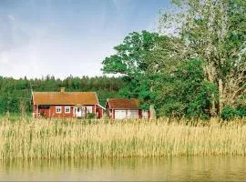 2 Bedroom Cozy Home In Lyrestad