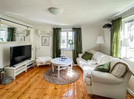 Gorgeous Home In Grästorp With Kitchen, khách sạn ở Grästorp