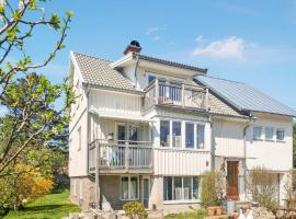 Awesome Apartment In Bohus-Malm&ouml;n, hotel de lujo en Bohus-Malm&ouml;n