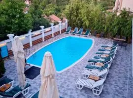 City view & pool apartment 2