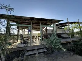 Vintage Caravan in Joshua Tree, Perfect for Stargazing for a Peaceful Getaway in California
