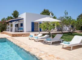 Can Guasch, hotel with hot tubs in Sant Francesc Xavier