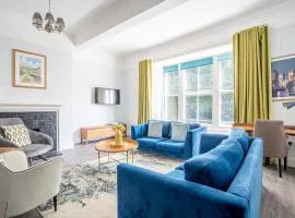 The Falcon - Apartment 10