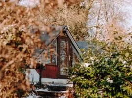 At Home - Chambre d'hôte avec jacuzzi et chalets dans les bois