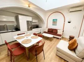 PT3 - Charming New Apt with AC - Historical Center